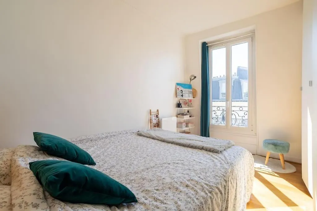 Cocon Sur Les Toits De Paris Apartment