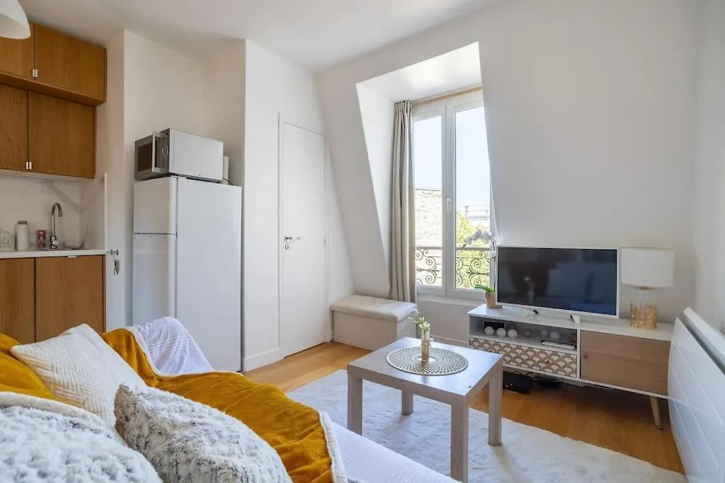 Cocon Sur Les Toits De Paris Apartment